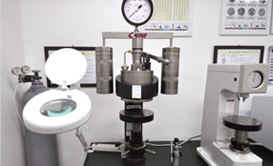 Hardness test by Brinell scale